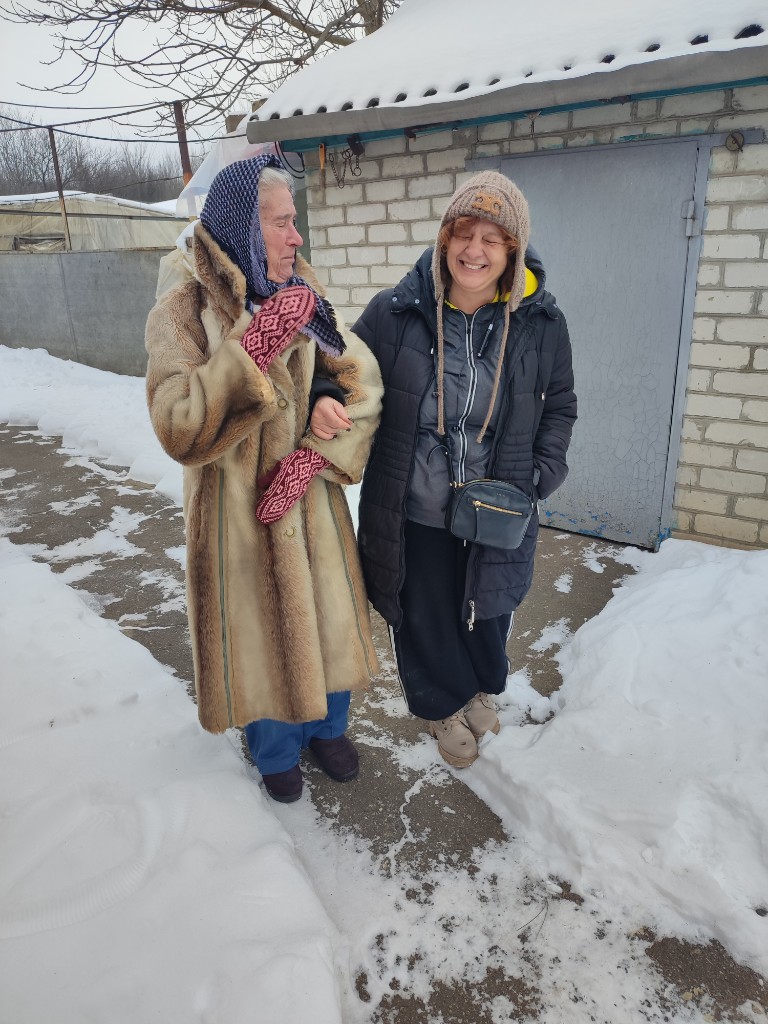 «Добрі руки» - волонтерка та мешканка громади взимку